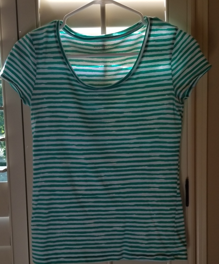 Green ans white stripe t